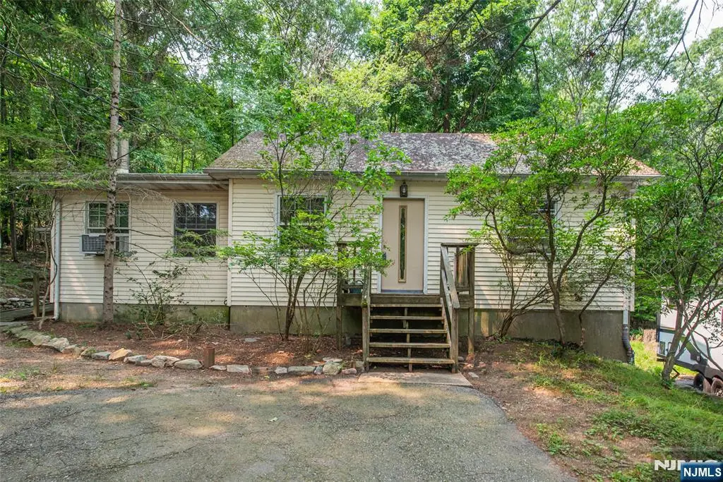 197 Snake Den Road, Bloomingdale, NJ 07465 - #1