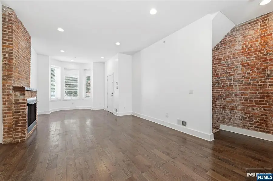252 Mt Pleasant Avenue, Newark, NJ 07104 - #3