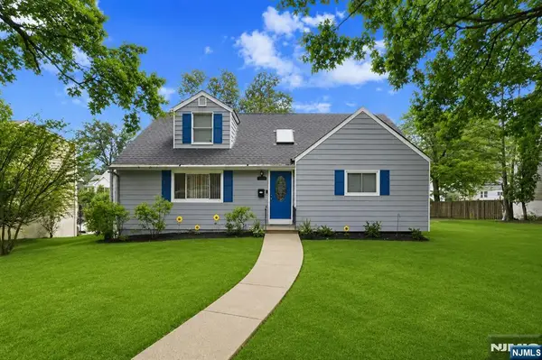 8 Oak Crest Road, West Orange, NJ 07052