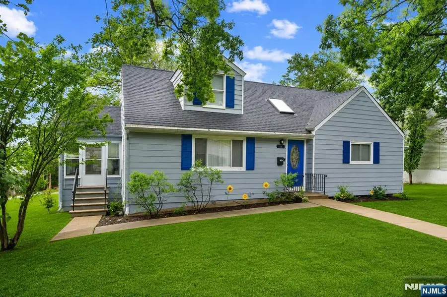 8 Oak Crest Road, West Orange, NJ 07052 - #2