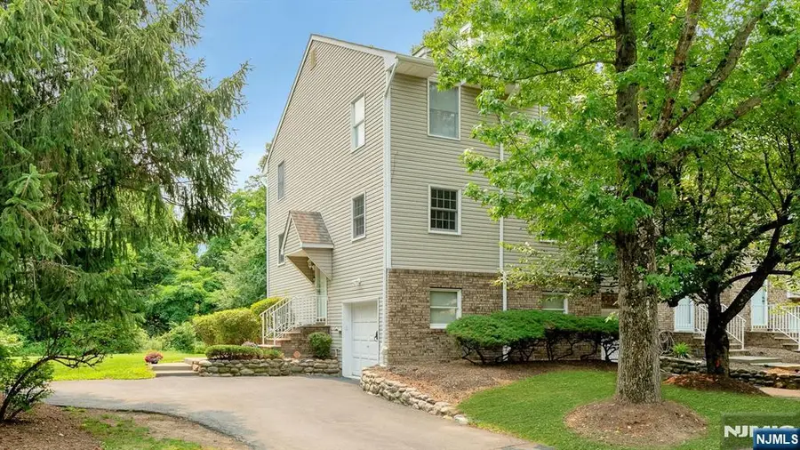 9 Brookstone Circle, Morris Plains, NJ 07950 - #3