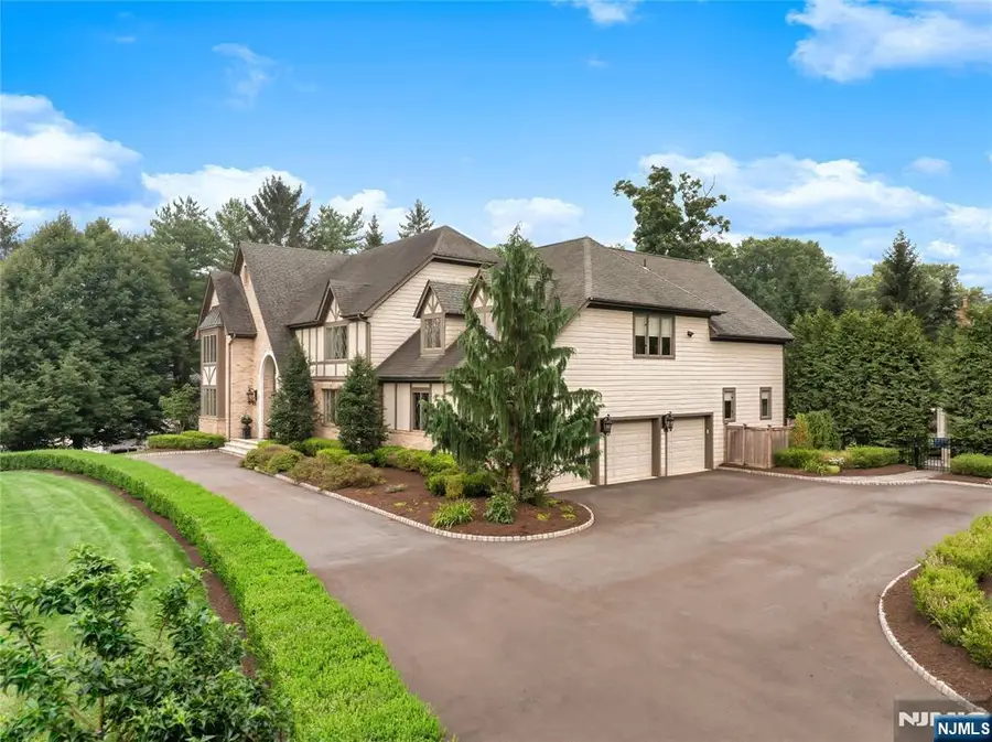 14 Sunflower Drive, Upper Saddle River, NJ 07458 - #3