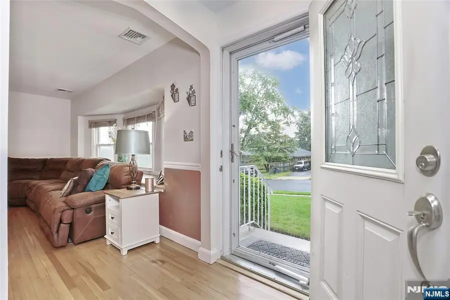 137 Manhattan Avenue, Waldwick, NJ 07463 - #3