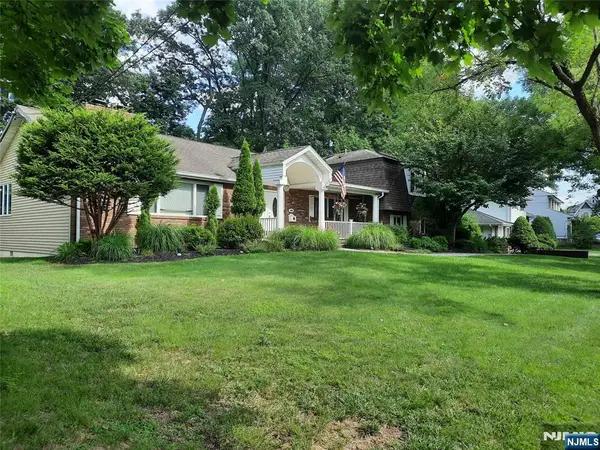 426 Lakeview Drive, Oradell, NJ 07649