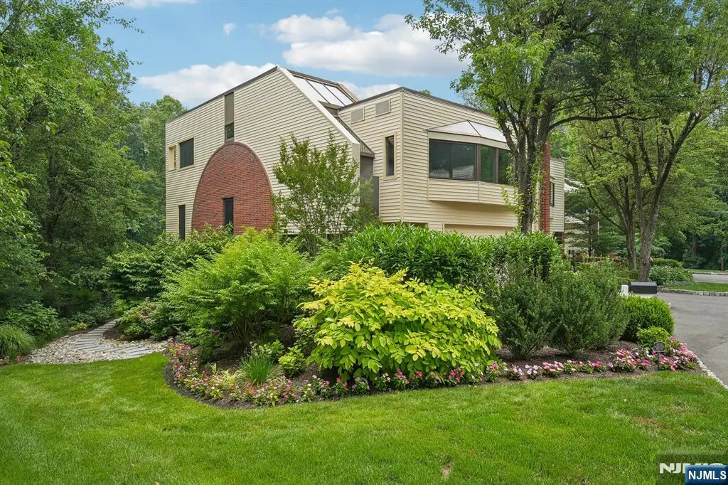 25 Daniel Court, Ridgewood, NJ 07450 - #1