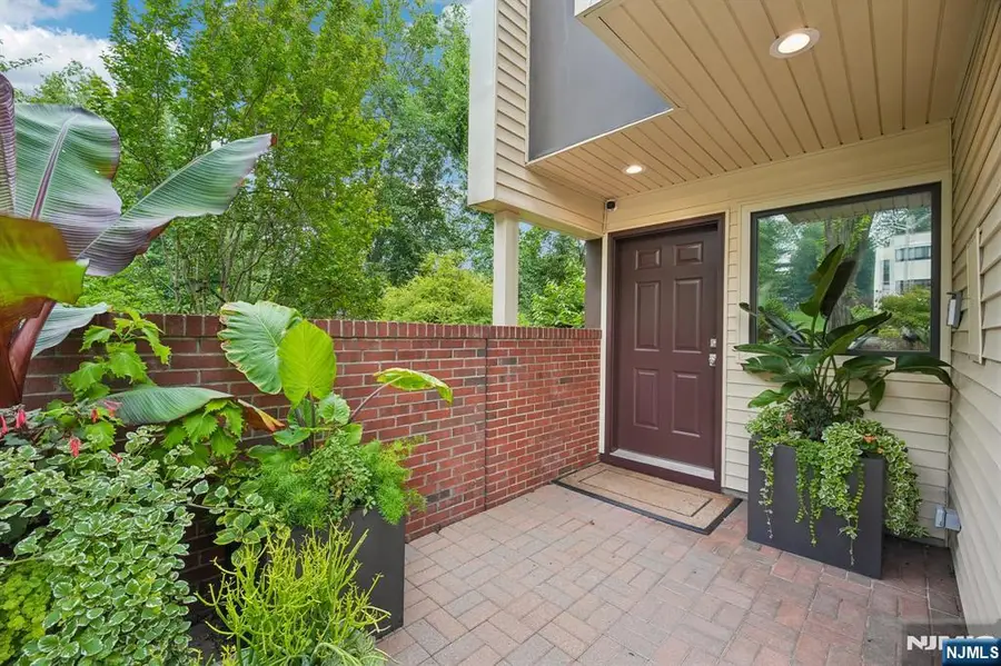 25 Daniel Court, Ridgewood, NJ 07450 - #3