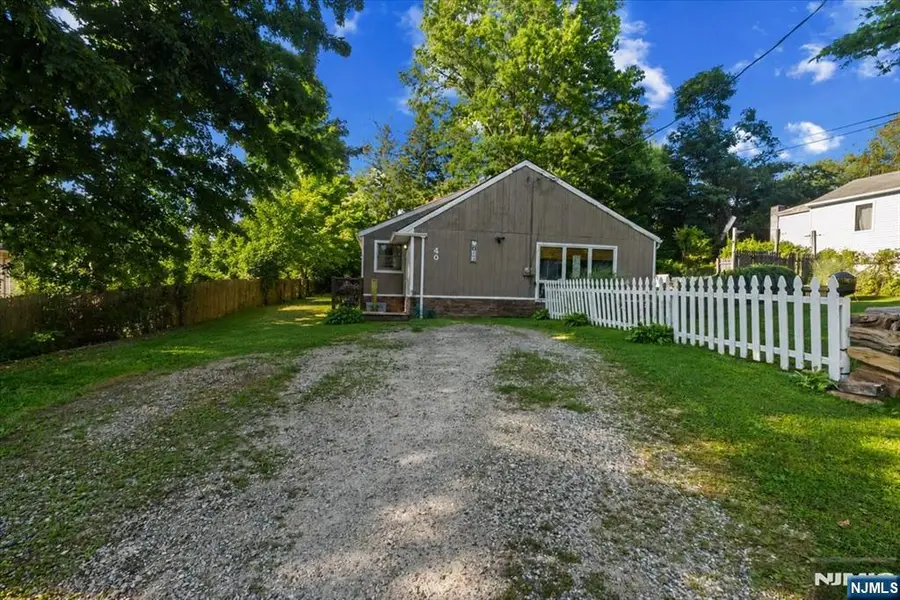 40 Glenridge Road, Hewitt, NJ 07421 - #3