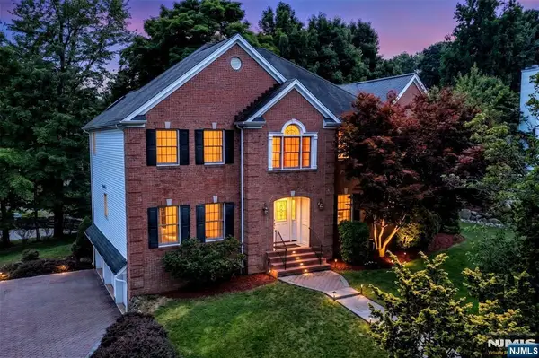 2 Concord Court, Mahwah, NJ 07430
