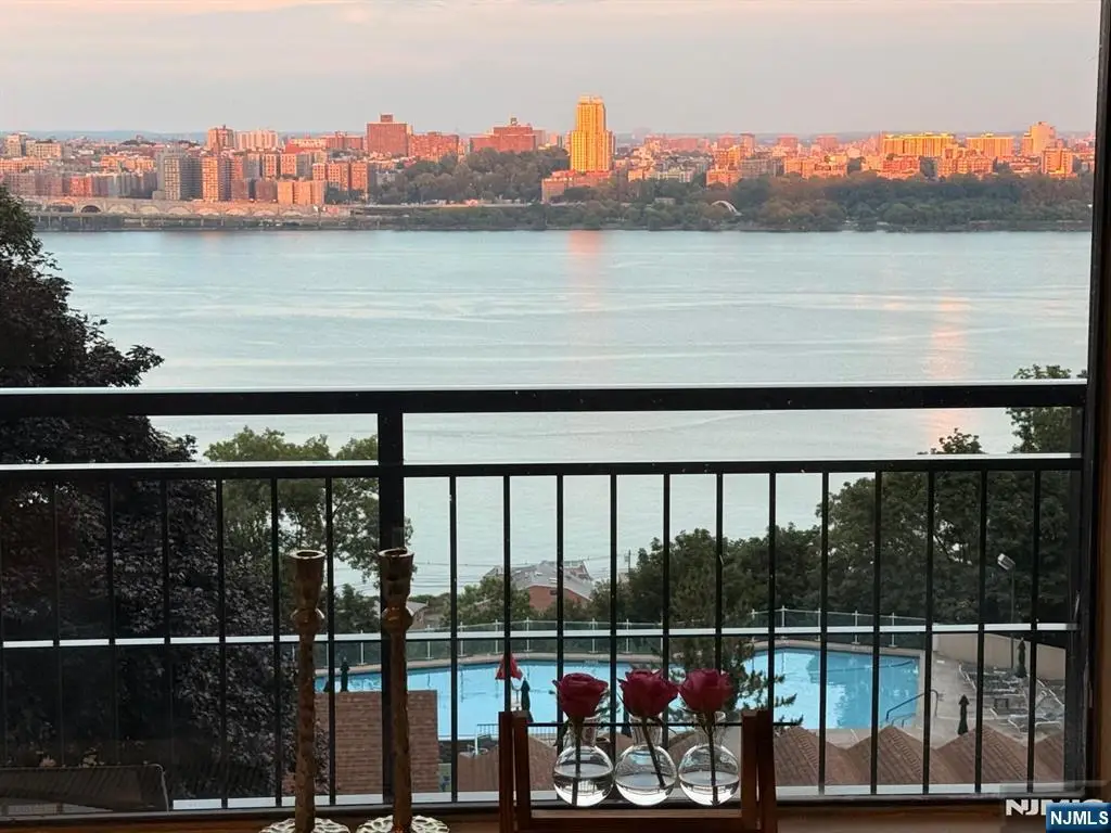 2 Horizon 628, Fort Lee, NJ 07024 - #1