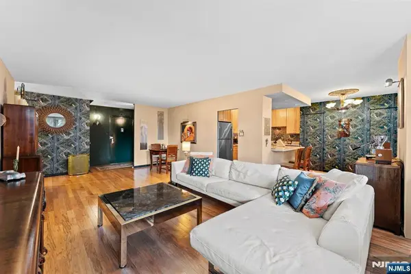 6040 Boulevard East MA, West New York, NJ 07093