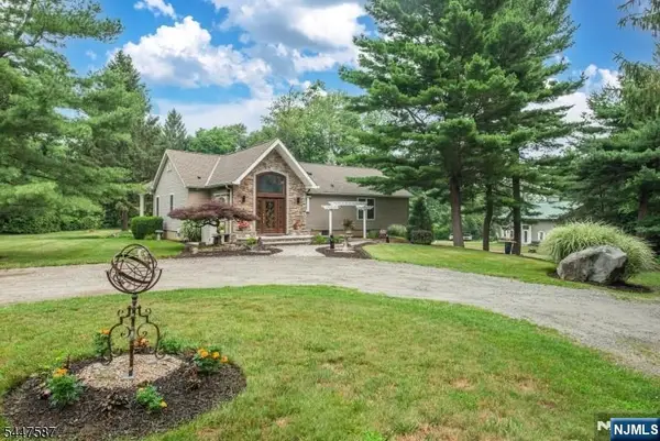 1 Evergreen Drive, Chester Township, NJ 07930