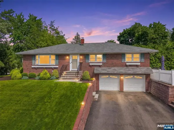 2 Hillview Place, Ramsey, NJ 07446