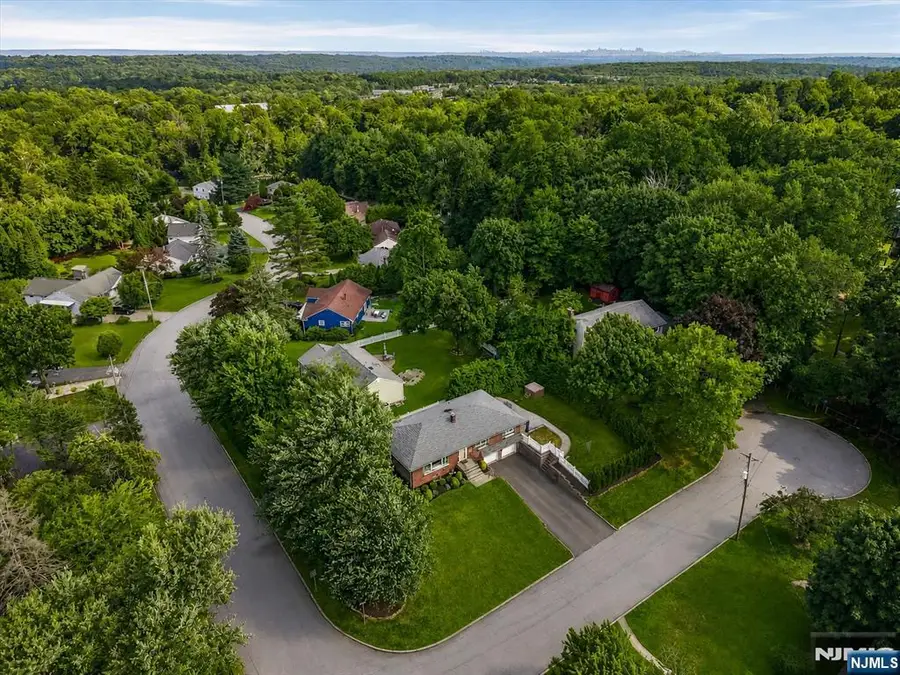 2 Hillview Place, Ramsey, NJ 07446 - #2