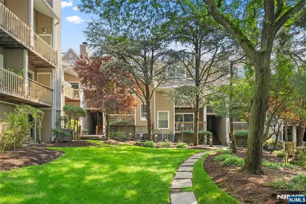 531 Windsor Drive, Palisades Park, NJ 07650