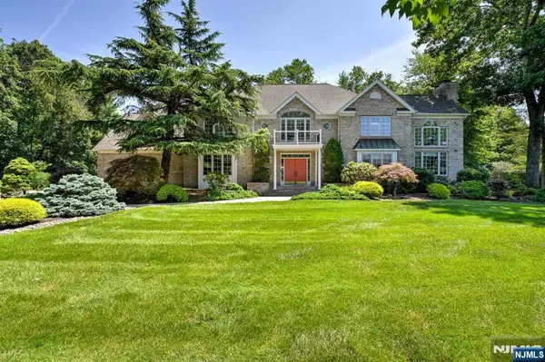 5 Meadow Court, Montville Township, NJ 07045
