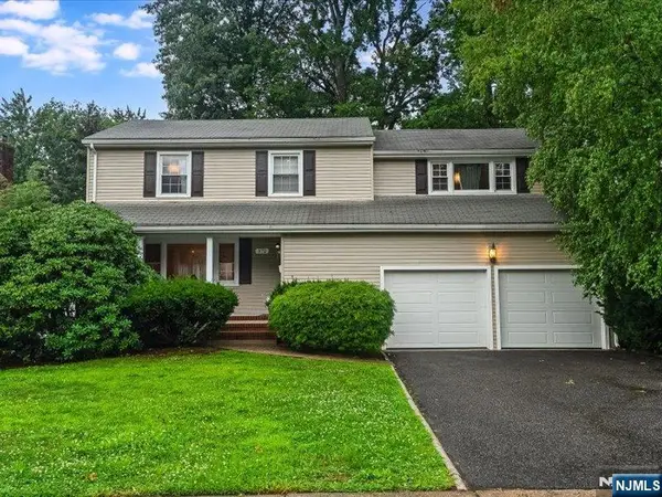 372 McKinley Boulevard, Paramus, NJ 07652