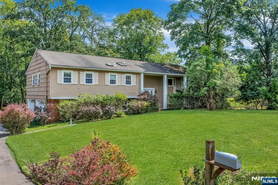 260 River Drive, River Vale, NJ 07675 - #2