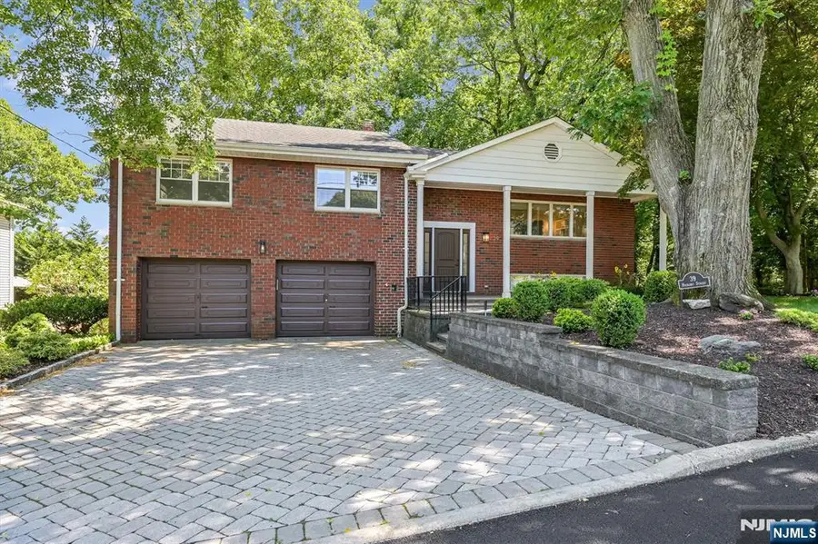 39 Hickory Street, Englewood Cliffs, NJ 07632 - #3
