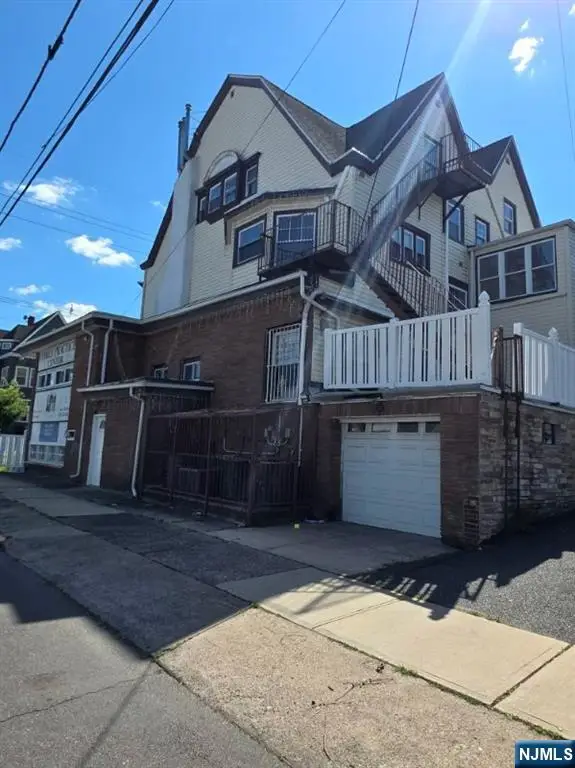 423-425 15th Avenue, Paterson, NJ 07504