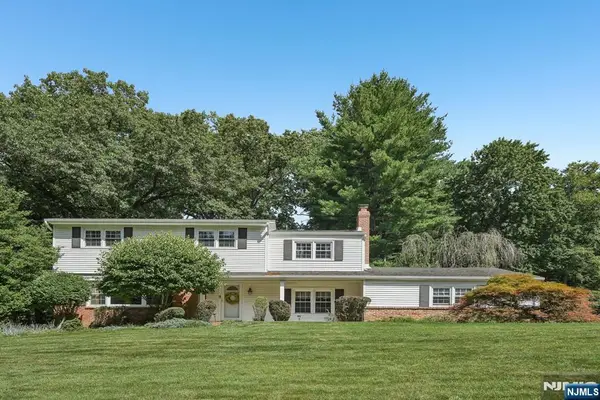 36 Stonefence Road, Oakland, NJ 07436
