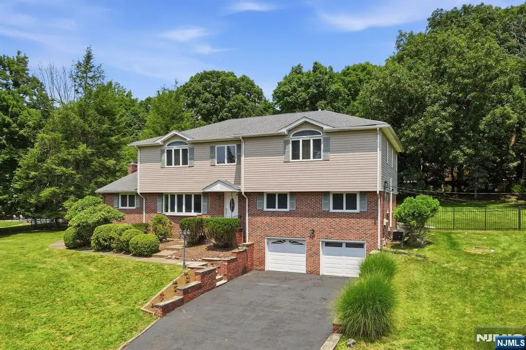 39 Fox Hill Road, Upper Saddle River, NJ 07458 - #1