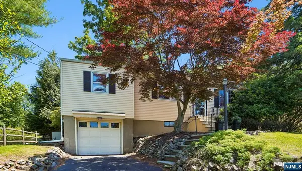 74 Minnehaha, Oakland, NJ 07436
