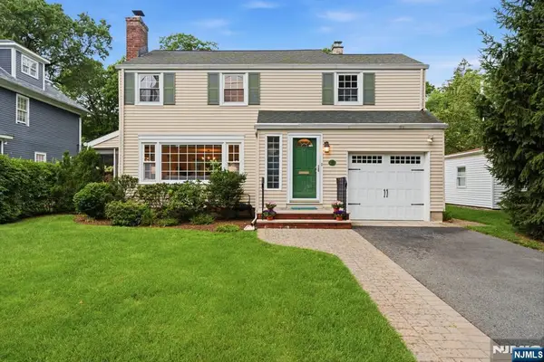 10 College Avenue, Montclair, NJ 07043