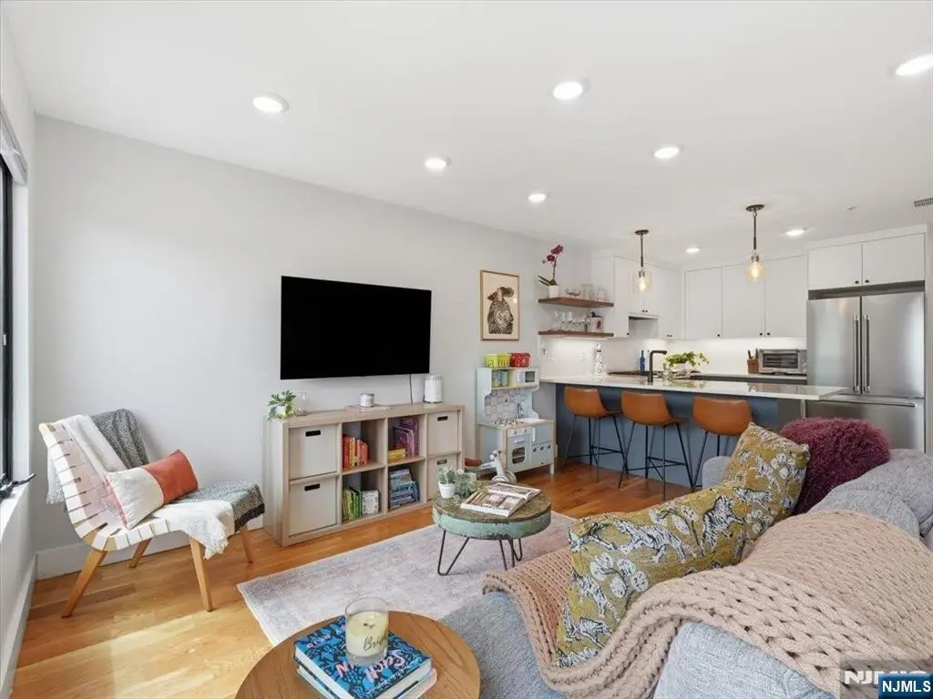 22 Lincoln Street 3, Jersey City, NJ 07307 - #1