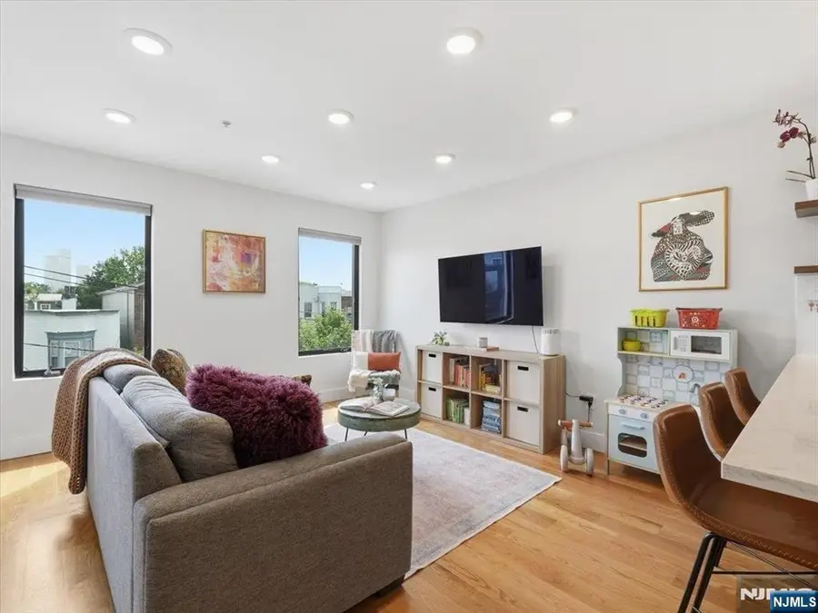 22 Lincoln Street 3, Jersey City, NJ 07307 - #2