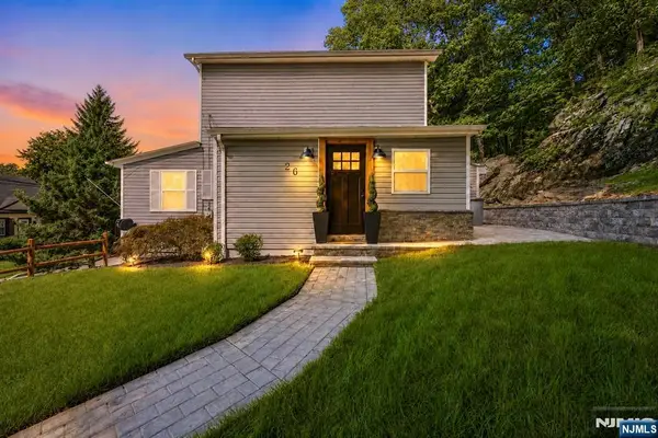 26 Oak Street, Bloomingdale, NJ 07403