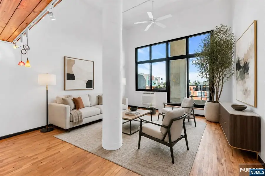 205 10th Street 514, Jersey City, NJ 07302 - #3