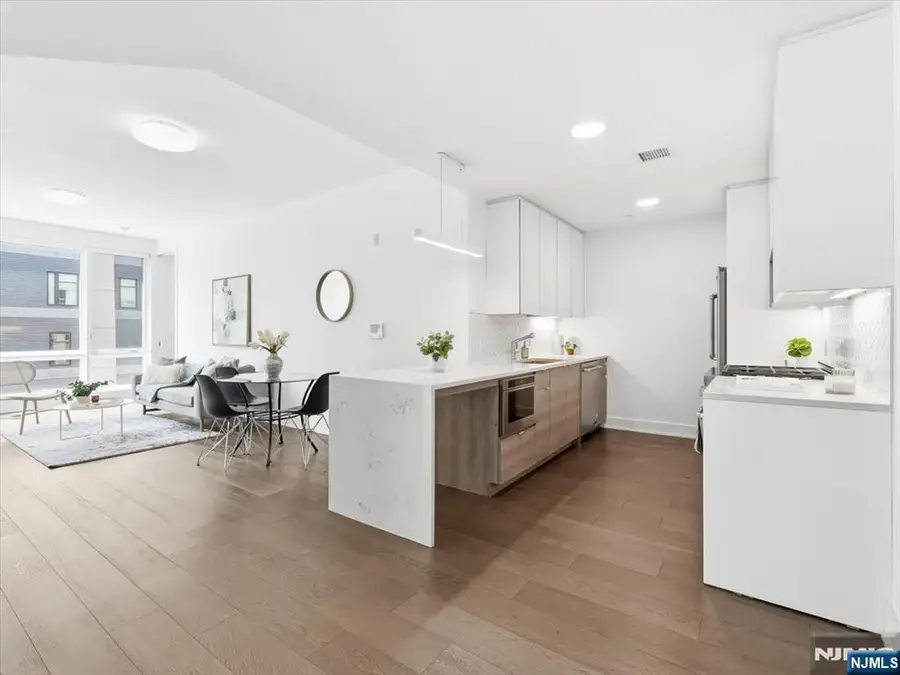 380 Newark Avenue 406, Jersey City, NJ 07302 - #3
