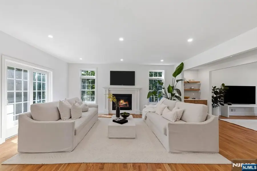 28 Drake Lane, Upper Saddle River, NJ 07458 - #2