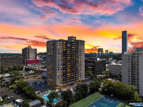 2077 Center Avenue PHB, Fort Lee, NJ 07024