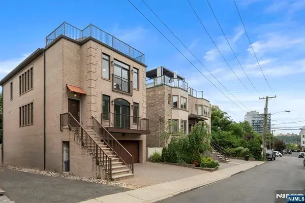 37 Winterburn Place, Edgewater, NJ 07020