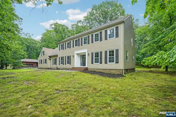 12 Apache Road, Wayne, NJ 07470
