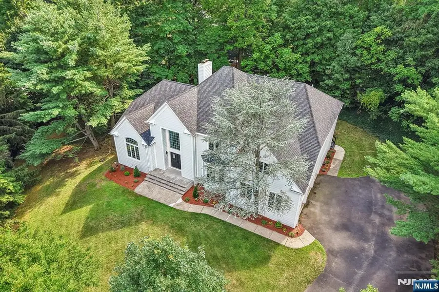 11 Carrington Court, Woodcliff Lake, NJ 07677 - #3