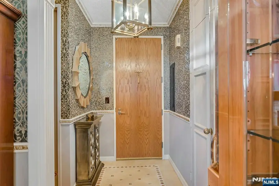 100 Carlyle Drive C06B, Cliffside Park, NJ 07010 - #2