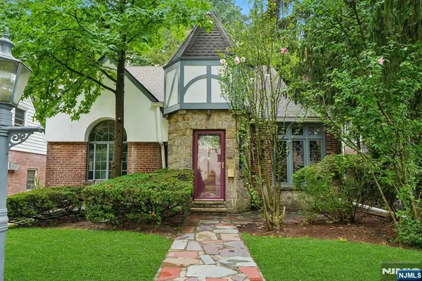 1094 Belle Avenue, Teaneck, NJ 07666