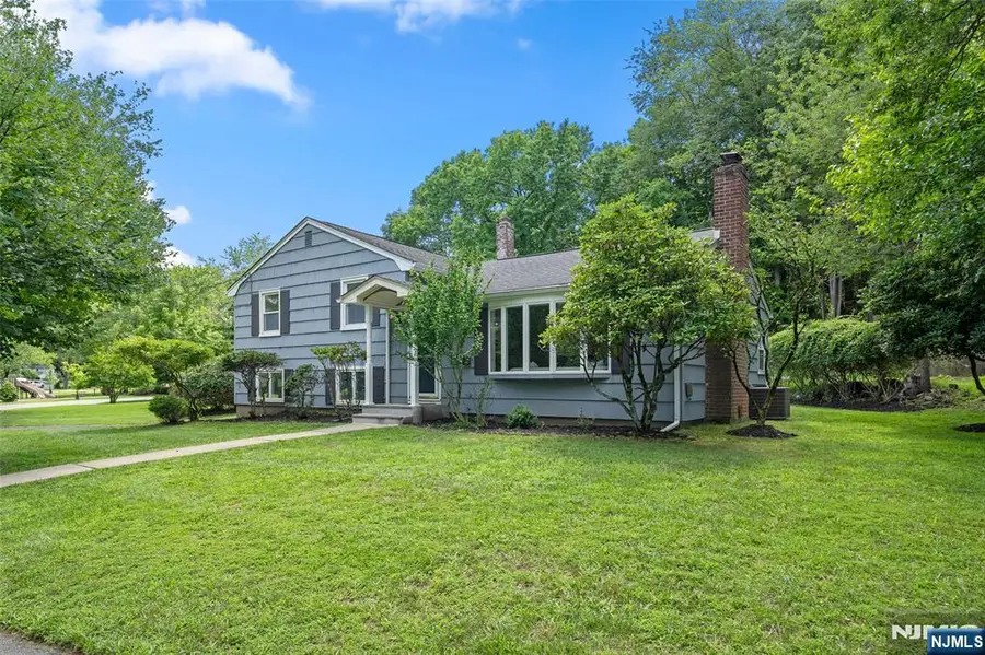 14 Greenway Court, Closter, NJ 07624 - #3