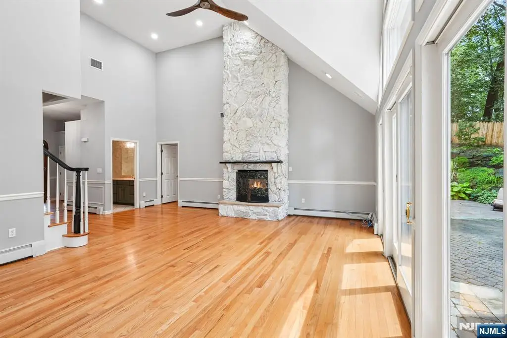 922 Hilltop Terrace, Franklin Lakes, NJ 07417 - #1