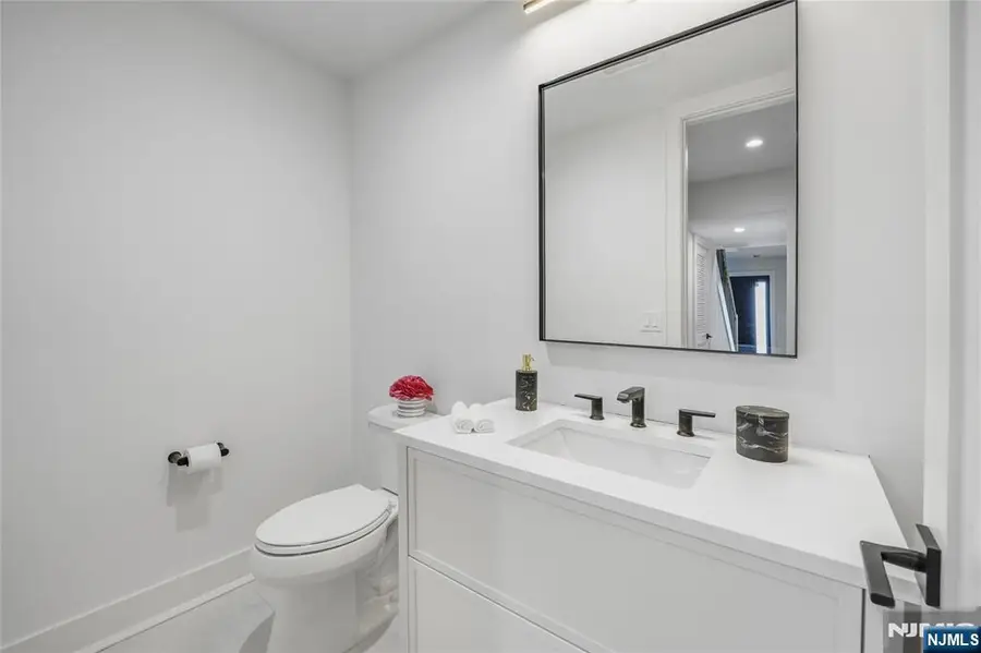 401 B Grand Avenue 401 B, Leonia, NJ 07605 - #3