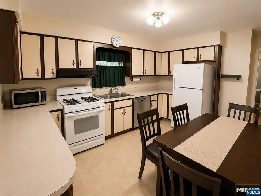 70 Bromley Place, Nutley, NJ 07110 - #3