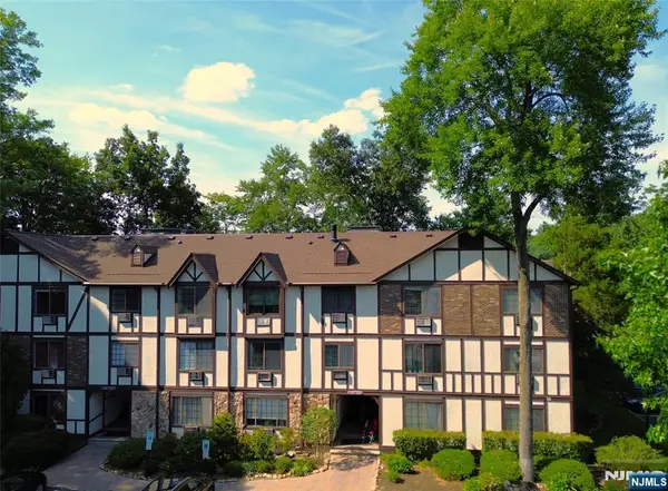 1419 Faulkner Court, Mahwah, NJ 07430