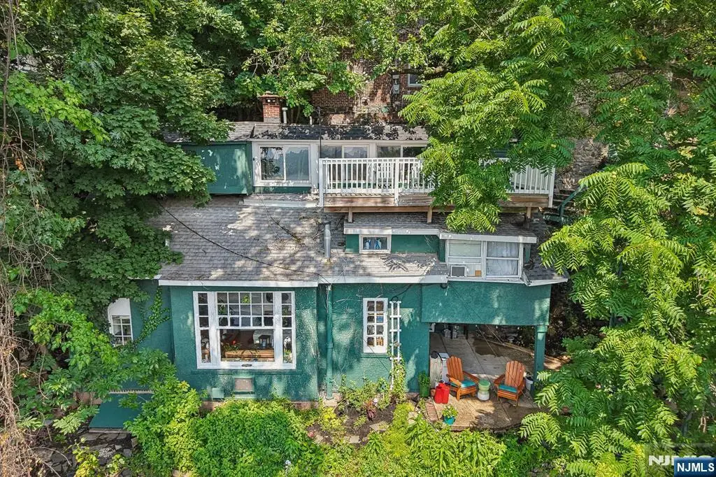 6 Old Wood Road, Edgewater, NJ 07020 - #1