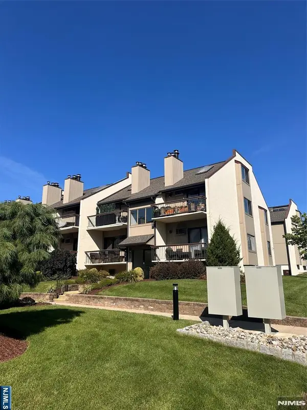 612 West Ridge Mews, Wood Ridge, NJ 07075