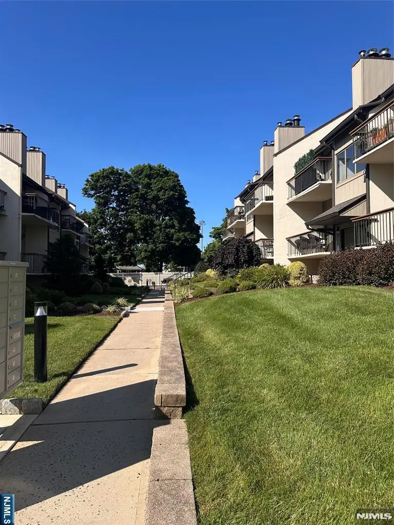 612 West Ridge Mews, Wood Ridge, NJ 07075 - #2