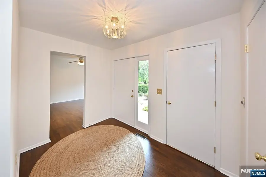 5 Indian Field Court, Mahwah, NJ 07430 - #2