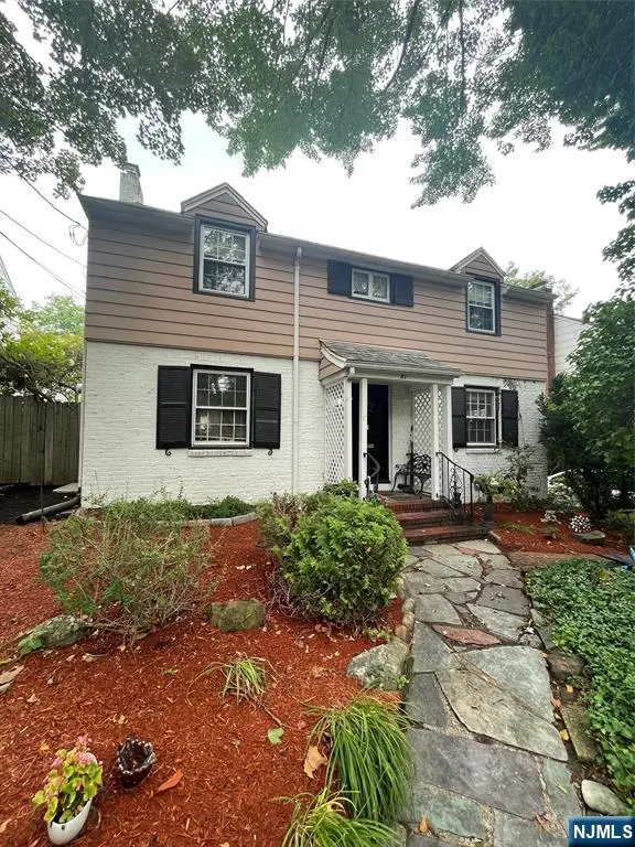 81 Grayson Place, Teaneck, NJ 07666