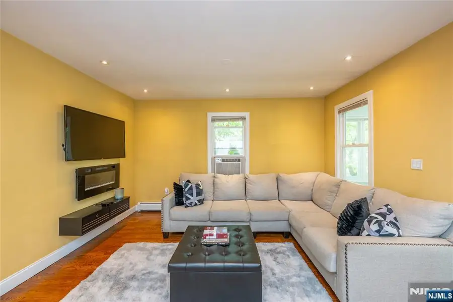 160 Mt Vernon Street, Ridgefield Park, NJ 07660 - #3